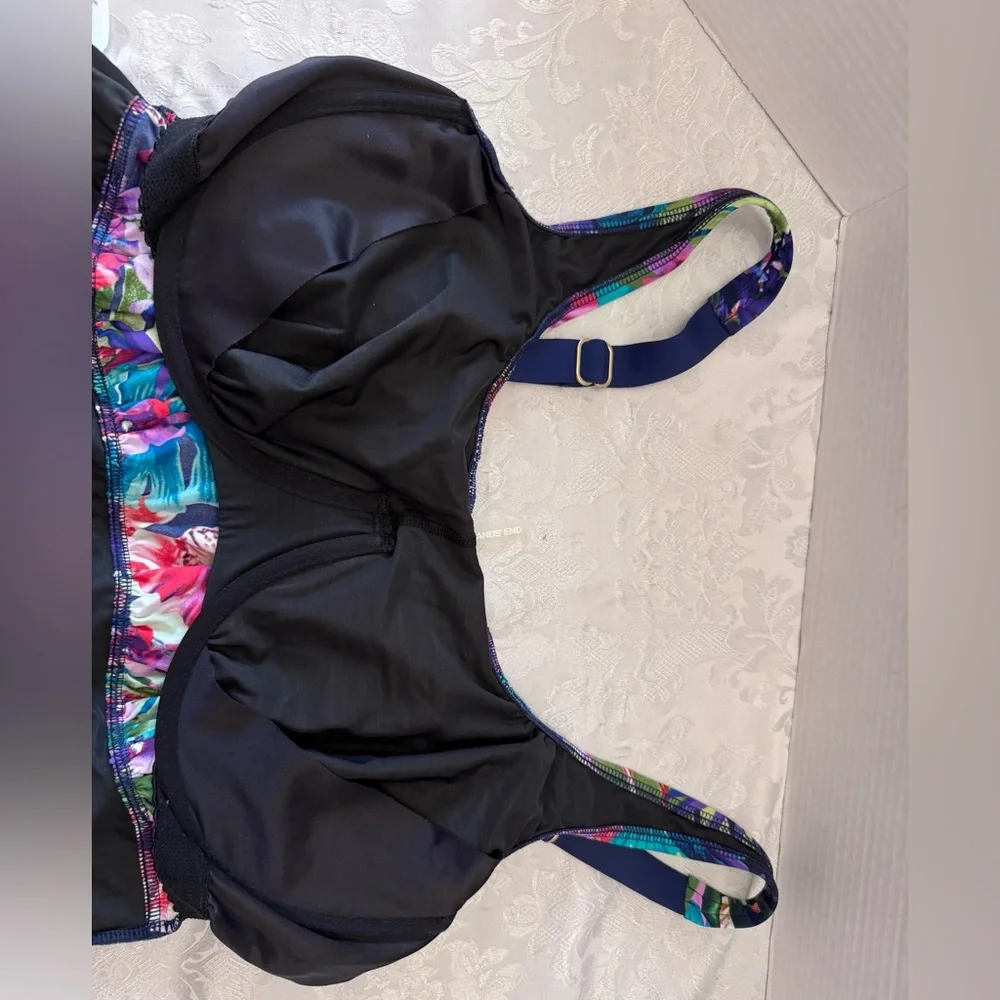 Lands’ End 20W Wrap Square Neck‎ Floral Blue Tankini Swimsuit Top Slimming